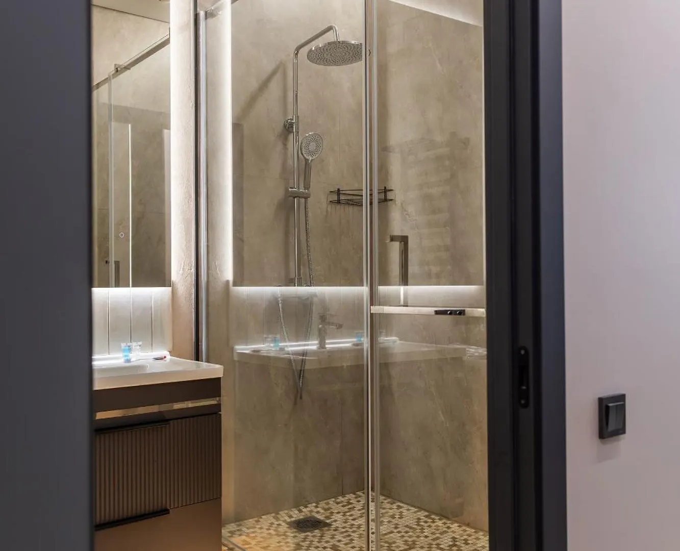 Glownest Apartment Near Mega Almaty
