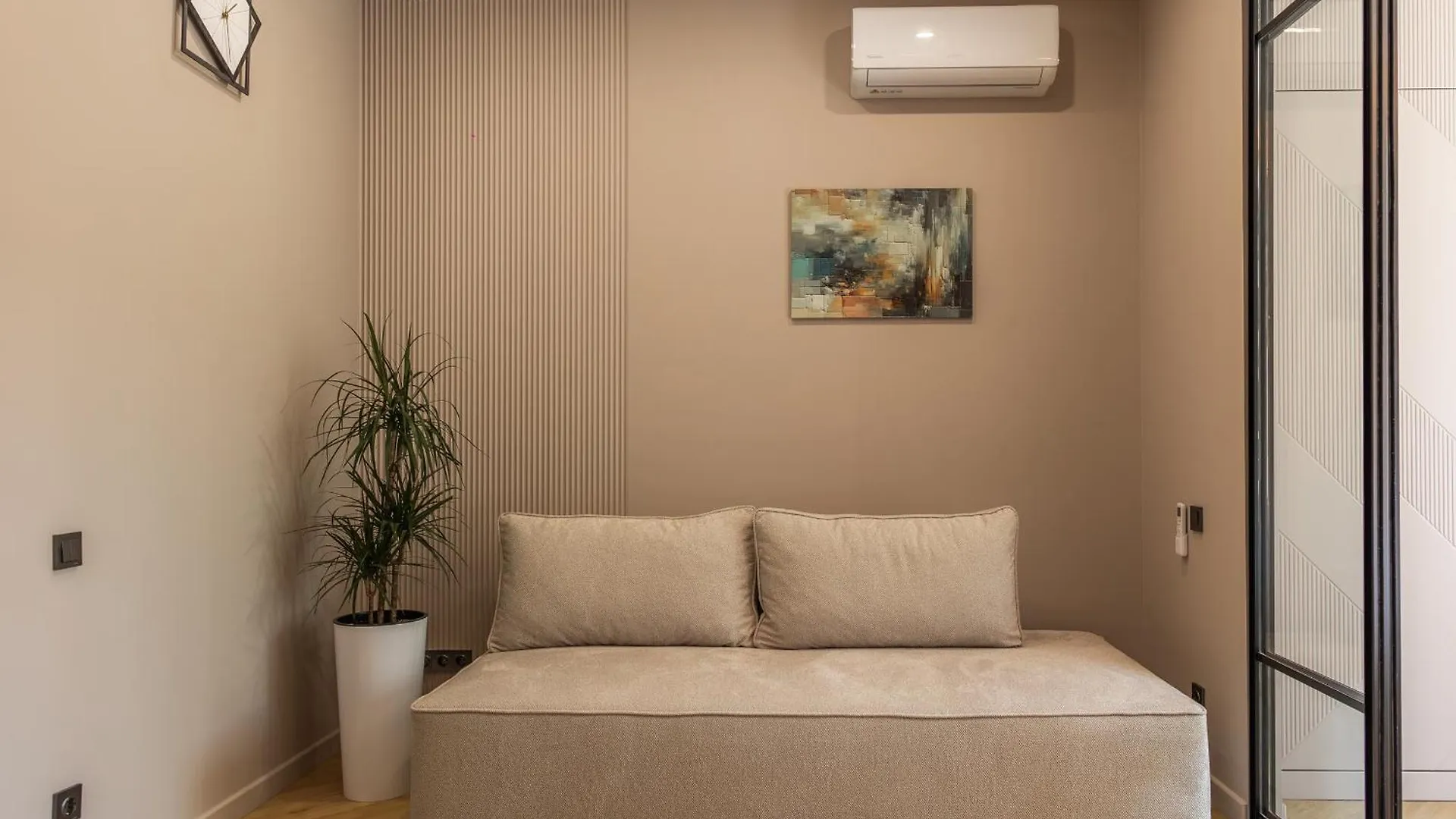Glownest Apartment Near Mega Almaty